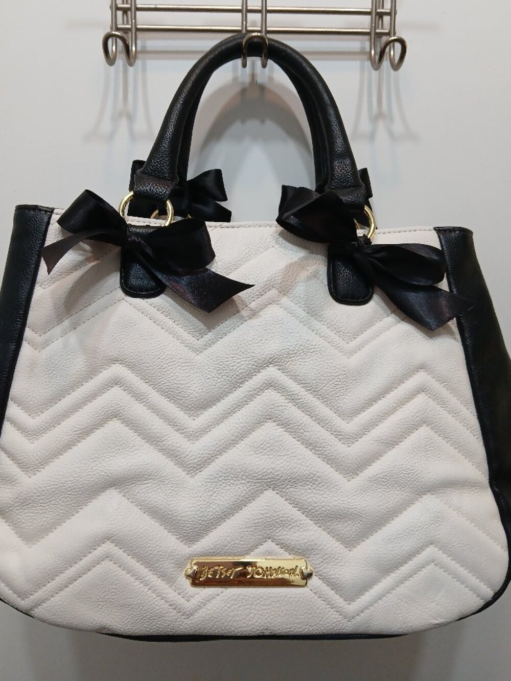 Betsey Johnson Bow Satchel🖤🤍🩷